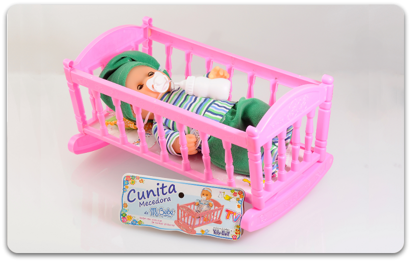 BEBE CON CUNA MECEDORA EN BOLSA