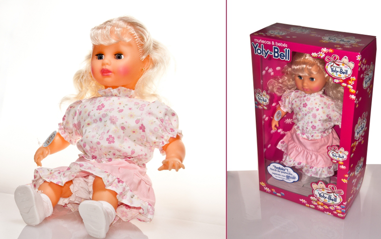 MUÑECA JUGANDO CON MARILU