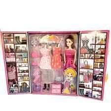 MUÑECA CON ROPA Y ACCESORIOS